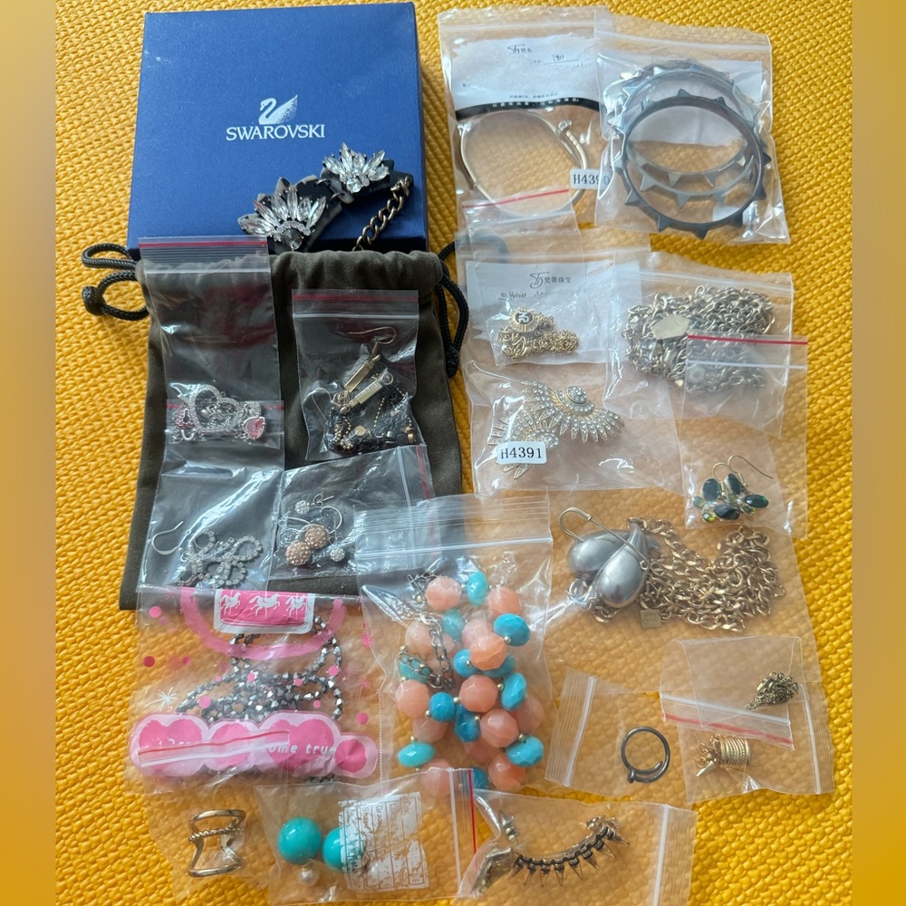 Jewelry box 21 pieces